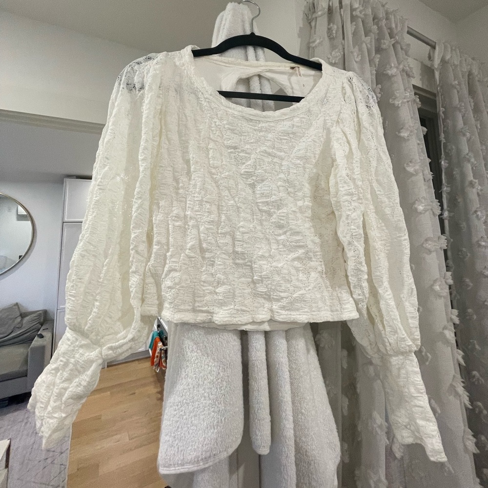 White lace cropped long sleeve